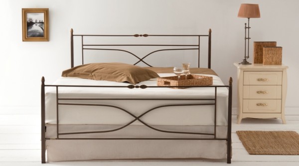 Designer Bett "Kijana", aus handgeschmiedetem Stahl, pulverbeschichtet, mit oder ohne Fußteil, in verschiedenen Größen