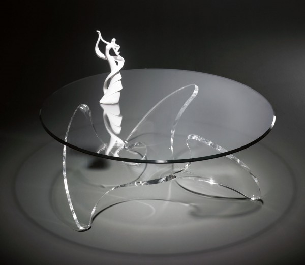 Hochwertiger Designer Couchtisch mit Glasplatte auf Acrylglasfuß ähnlich einer Schiffsschraube, Glasplatte mit Steilfacette geschliffen 12 mm, Ø 110 cm, H 42 cm, Acryl-Stärke 20 mm