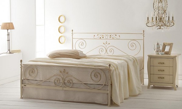 Designer Bett "Iwern", aus handgeschmiedetem Stahl, pulverbeschichtet, mit oder ohne Fußteil, in verschiedenen Größen