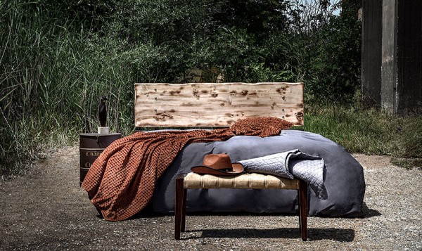Designer Bett im Industriedesign "Kwen", aus handgeschmiedetem Stahl, pulverbeschichtet, ohne Fußteil, verschiedene Größen