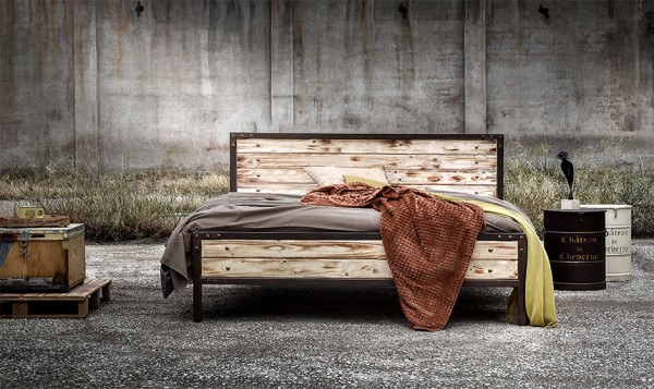 Designer Bett im Industriedesign "Fiego", aus handgeschmiedetem Stahl, pulverbeschichtet, mit oder ohne Fußteil, verschiedene Größen