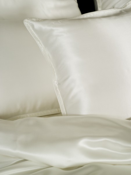 Luxus Bettwäsche, Weiß, 100% Maulbeerseide, mit echten Perlmutt-Knöpfen