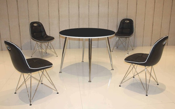 Design Esszimmergruppe, 4 Stühle in verschiedenen Farben, Rundtisch in verschiedenen Farben, Tischbeine verchromt, ergonomische Schalenstühle, 5-teilig