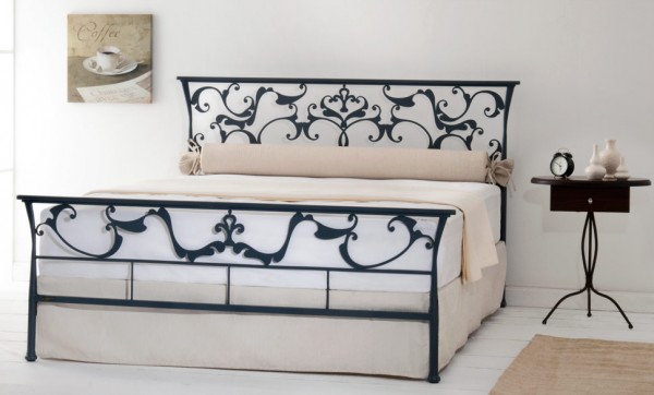 Designer Bett "Orn", aus handgeschmiedetem Stahl, pulverbeschichtet, mit oder ohne Fußteil, in verschiedenen Größen
